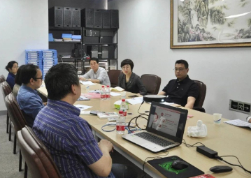 印務集團董事(shì)長黃翔一(yī)行到福建恒(héng)源光電(diàn)技術有限(xiàn)公司調研數字經濟(jì)工作